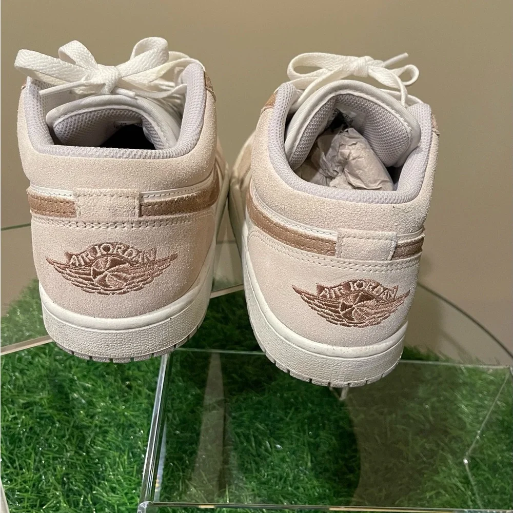 Jordan 1 Low SE in Brown Tones - Picture 8 of 10